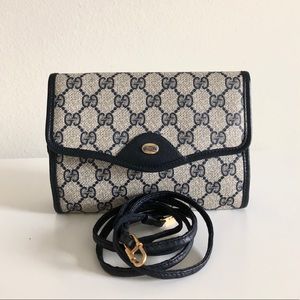 Gucci Vintage GG Supreme Crossbody wallet